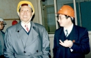 1997年4月3日，第九、十屆全國人大常委會副委員長、化工部副部長成思危（左一）蒞臨公司視察。